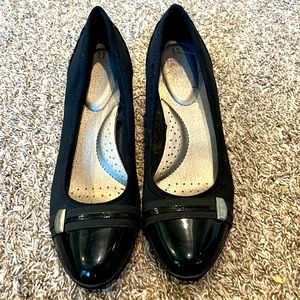 Time and TRU size 11. Black healed wedges.